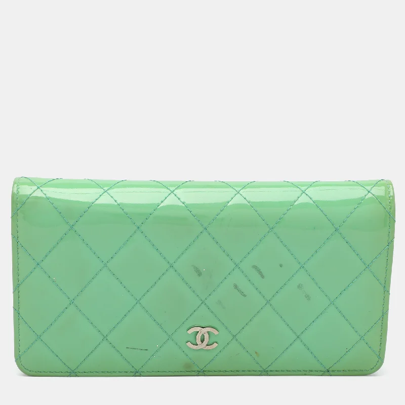 Wallets with vintage style-Wallets for women with ID holder-Chanel Green Quilted Patent Leather Cc Flap Continental Wallet