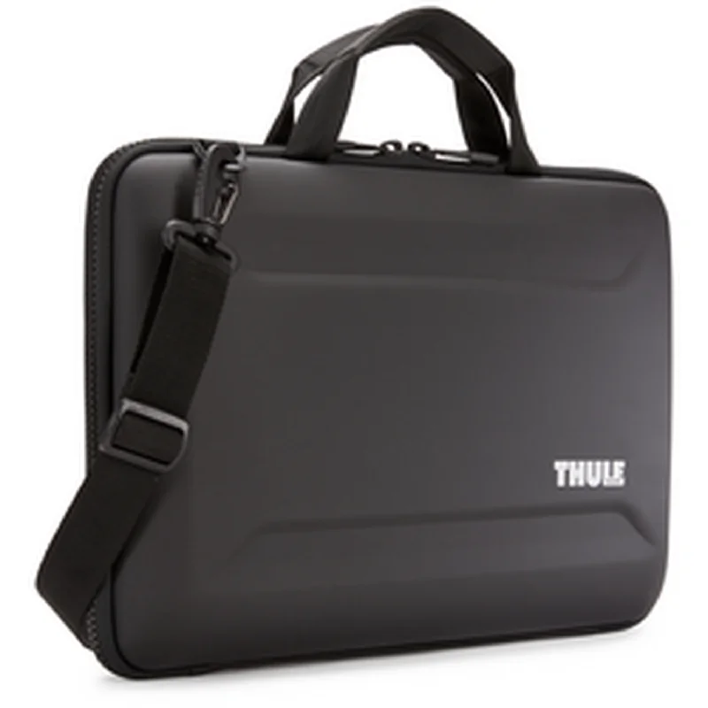 Suitcase for weekend escapes-ultra-light cabin suitcase-Thule Luggage Gauntlet MacBook Pro Sleeve 16